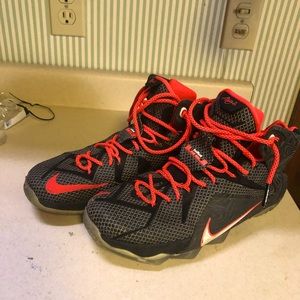 Men’s LeBron 12 court vision